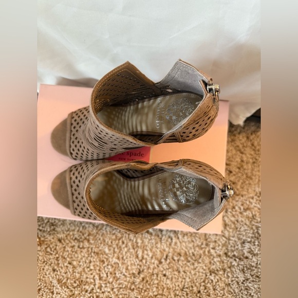 BRAND NEW Vince Camuto Allistan Cutout Peep-Toe Bootie - Picture 6 of 9